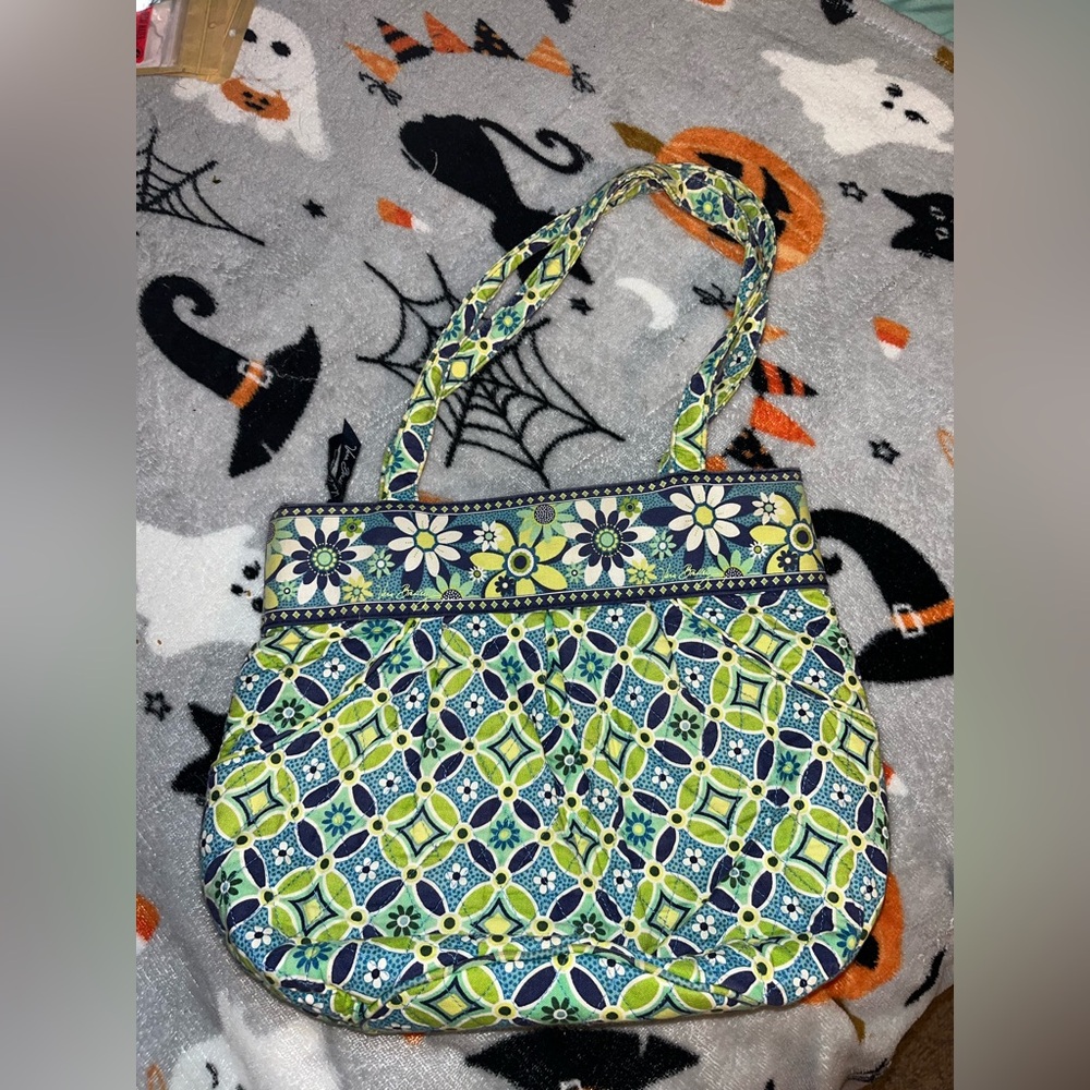 ✨BASICALLY NEW VERA BRADLEY✨